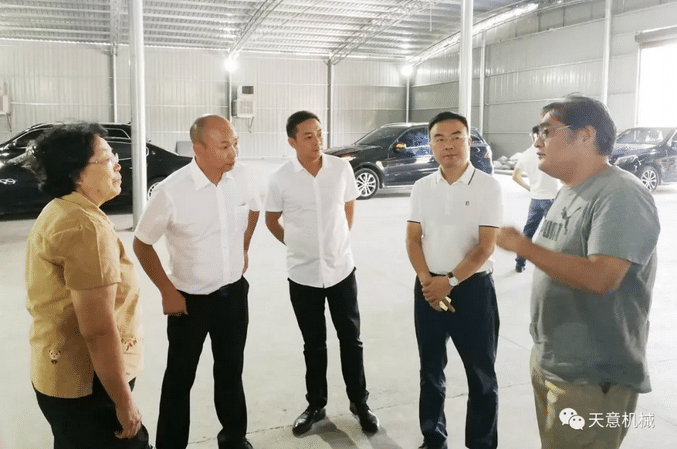 中國循環(huán)經(jīng)濟(jì)墻材革新工作委員會會長暨天意機(jī)械董事長劉洪彬受邀考察調(diào)研湖南企業(yè)