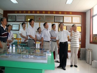 2012.7.28日山東天意兩項(xiàng)科技成果鑒定順利通過，北京領(lǐng)導(dǎo)專家，到我公司參觀指導(dǎo)