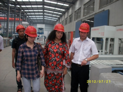 2012.7.21日坦桑尼亞總統(tǒng)夫人來我公司參觀指導(dǎo)、洽談合作