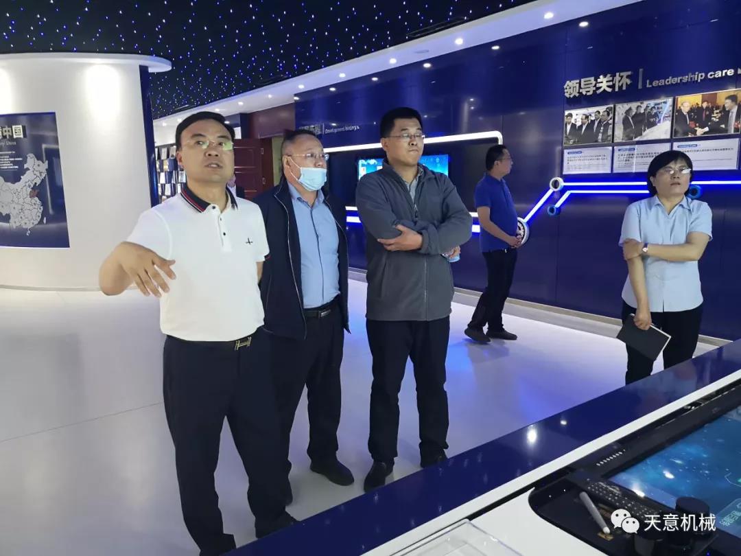 哈爾濱工業(yè)大學(xué)張教授、于教授蒞臨天意機(jī)械就智能焊接技術(shù)進(jìn)行交流指導(dǎo)
