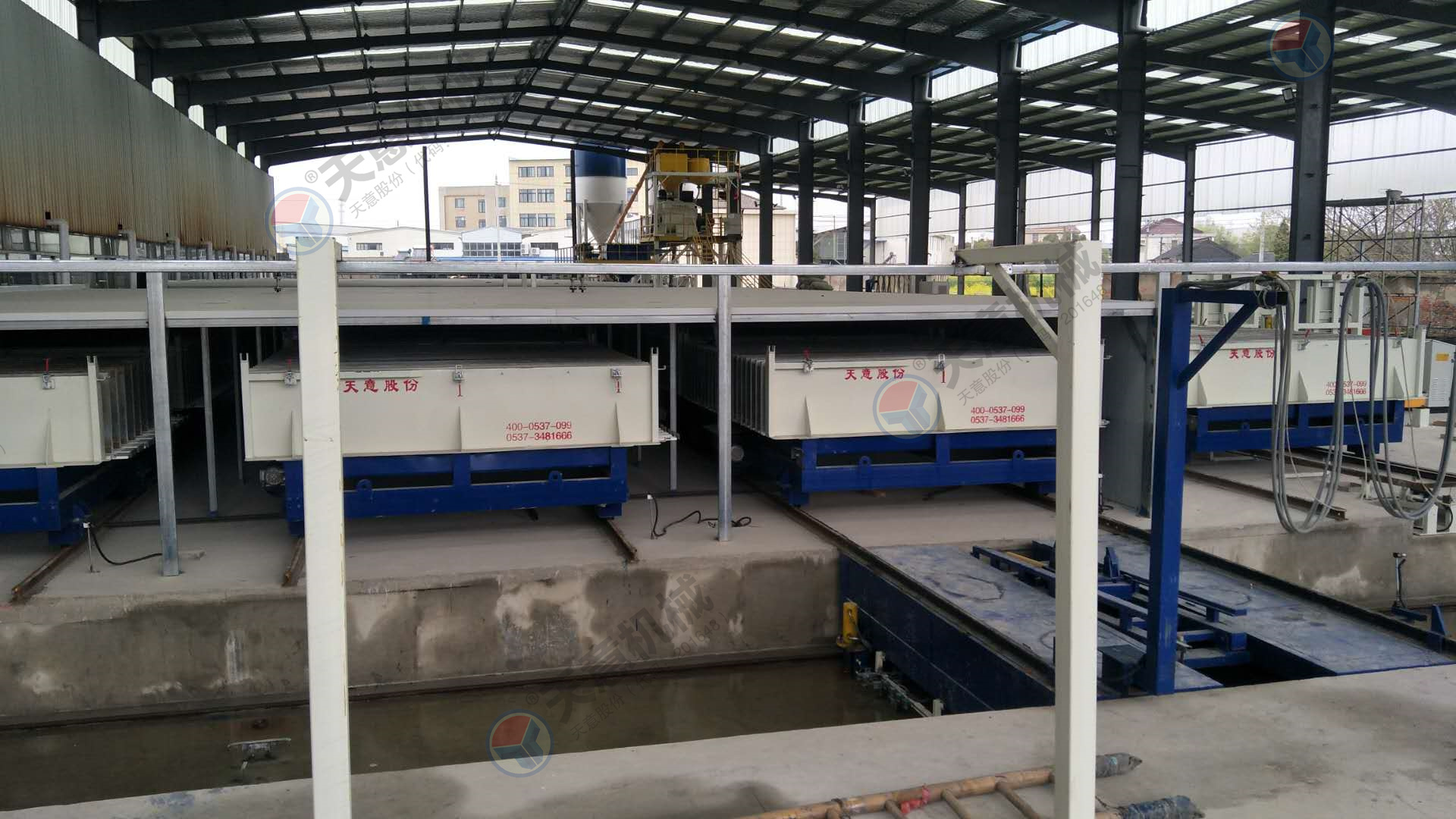 相對于傳統(tǒng)墻板機設(shè)備，新型墻板機有點更多